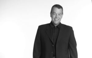 <p>Peter Weckesser übernimmt die Geschäftsführung von seinem Vater Alois und forciert die Ausrichtung auf Design- und Premium-Hersteller.</p>