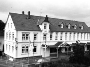 <p>Eröffnung „Heidelberger Straße“, „Rolf Benz“ wird als erster hochwertigen Markenhersteller ins Sortiment aufgenommen.</p>